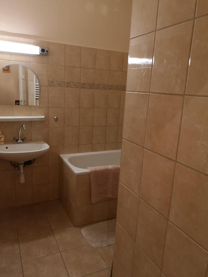Veva Apartman - Eger Maganszallashely Екстериор снимка