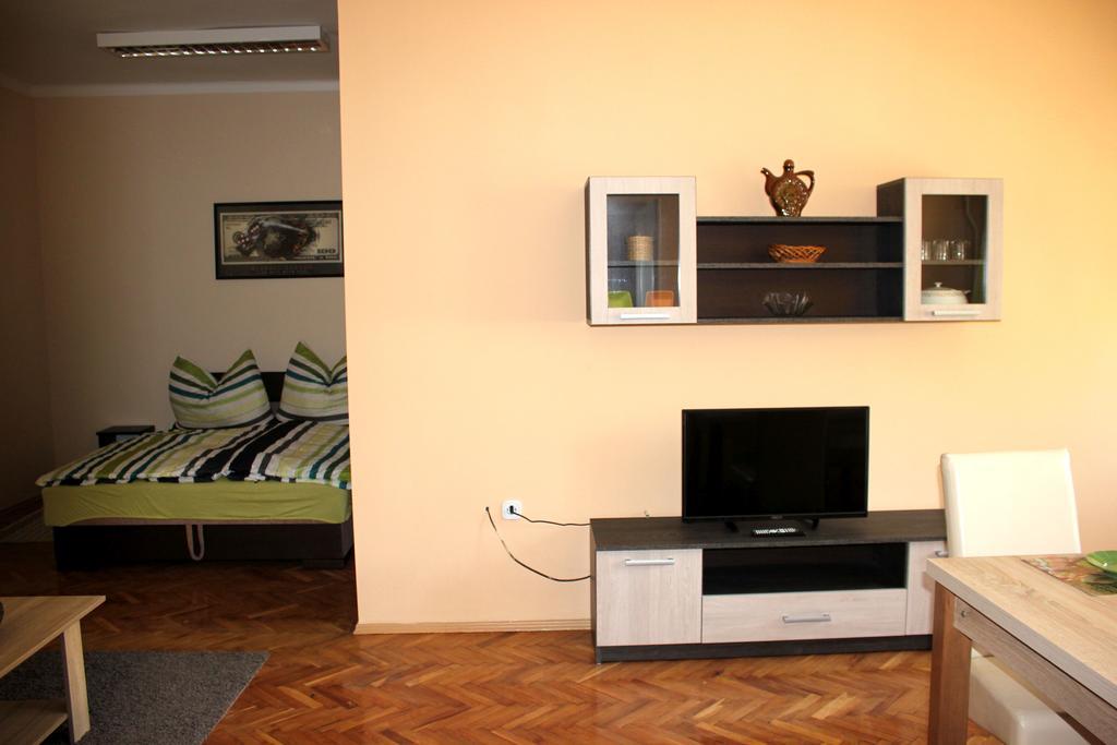 Veva Apartman - Eger Maganszallashely Екстериор снимка
